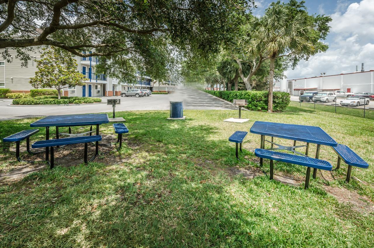 Tampa Bay Extended Stay Hotel Largo Exterior foto